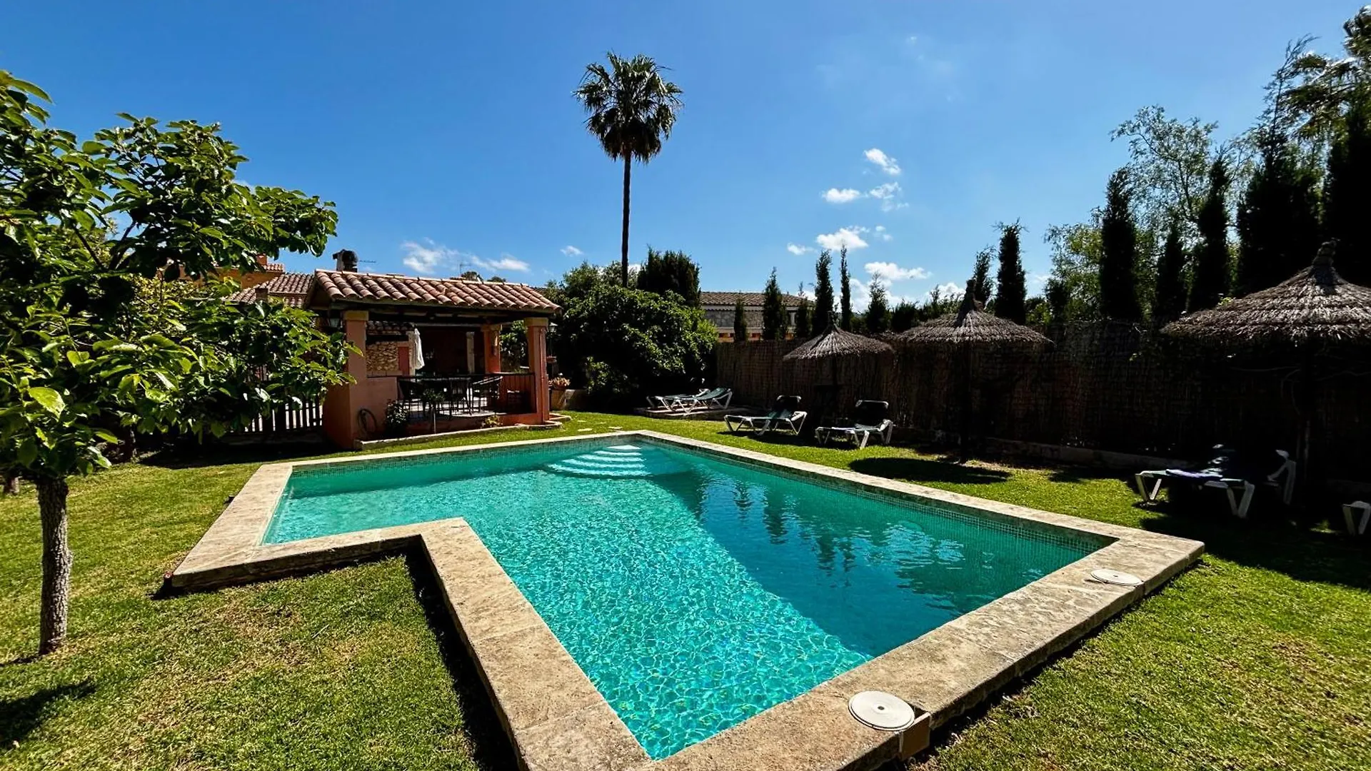 Villa With Pool Can Tomeu In إيس كابدييا